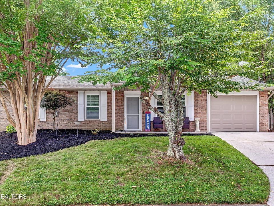 1st image of 4512 Hooks Ln
