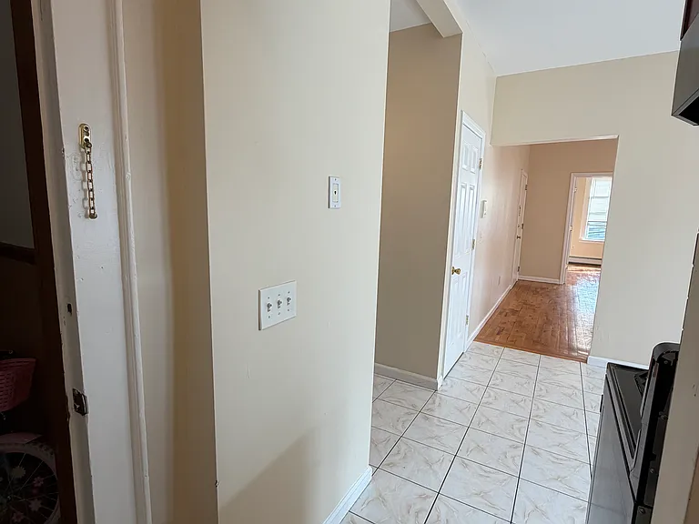 21 Robert Pl #2R — Photo 19