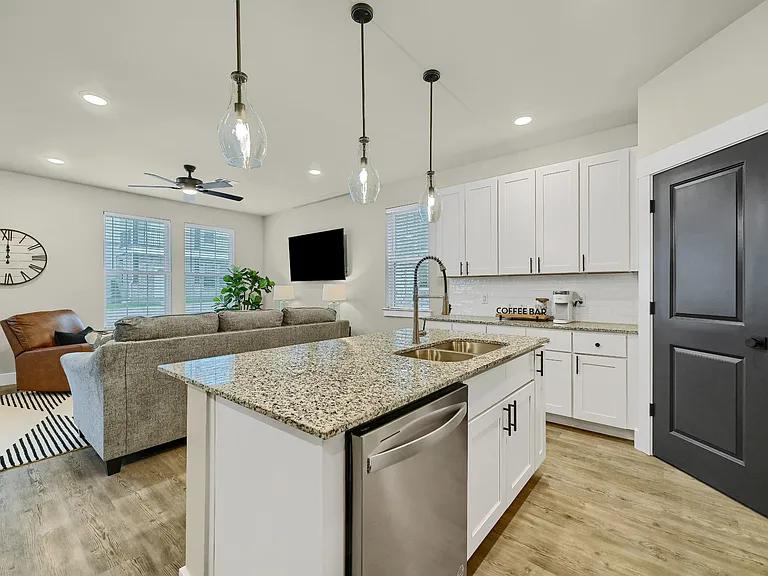 Rockcrest (3 Bed x 2.5 Bath) Open Kitchen and Island
