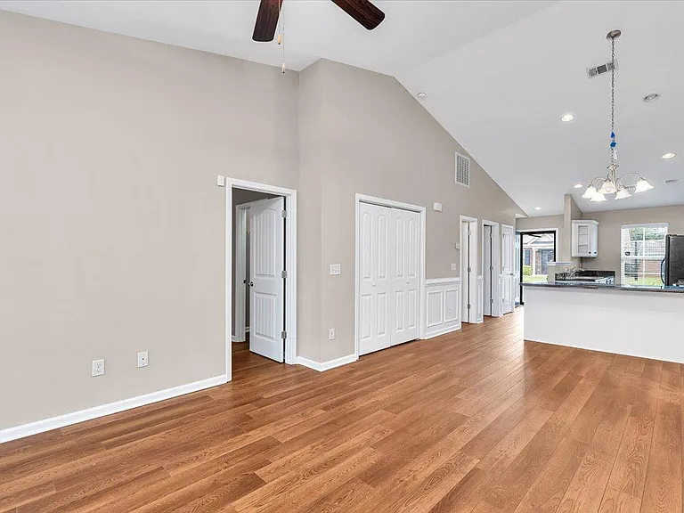 2678 York Dr — Photo 5