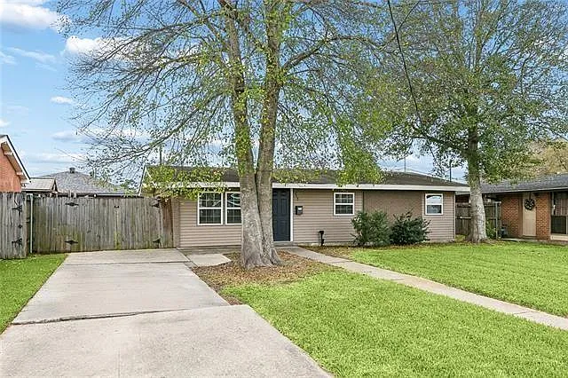 3 bed, 1.5 bath, 1025 sqft, $1,800 — Photo 1