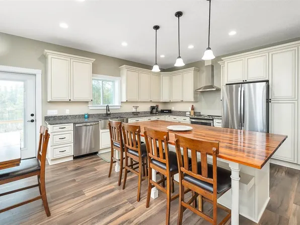 61 Bradley Ln, Hortense, GA 31543