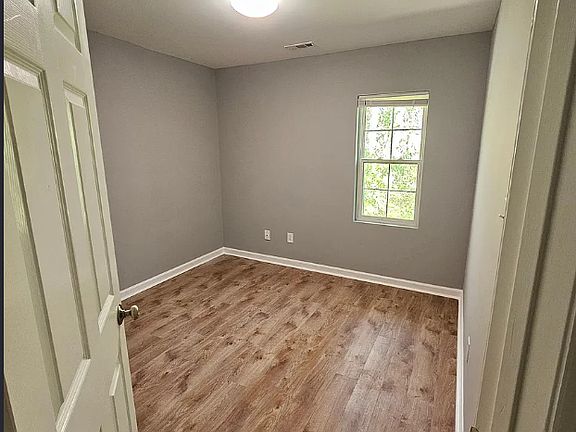5th image of 2820 Deer Cove Ln APT 103