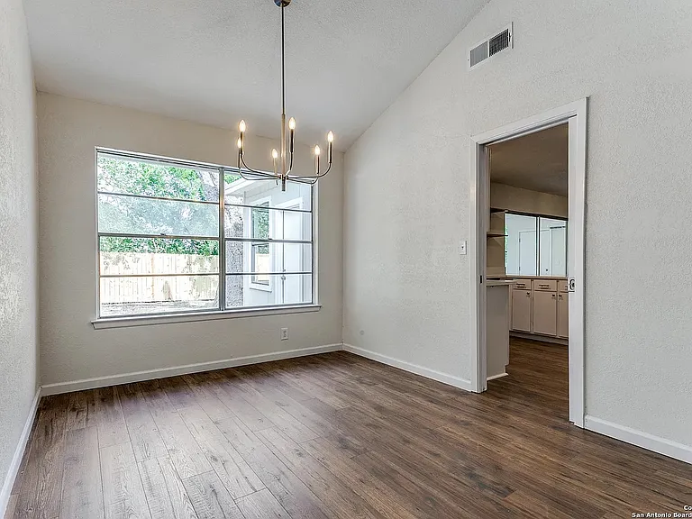 8214 Banbury Dr — Photo 4