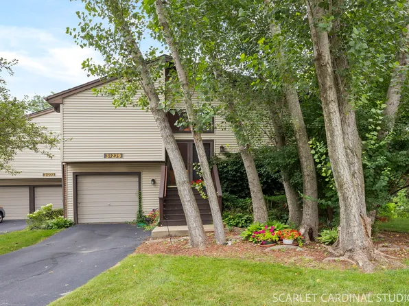 3S279 Briarwood Dr, Warrenville, IL 60555