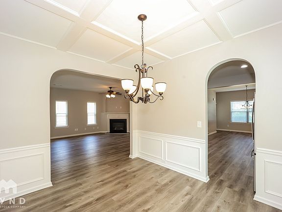 3rd image of 61 Matador Way