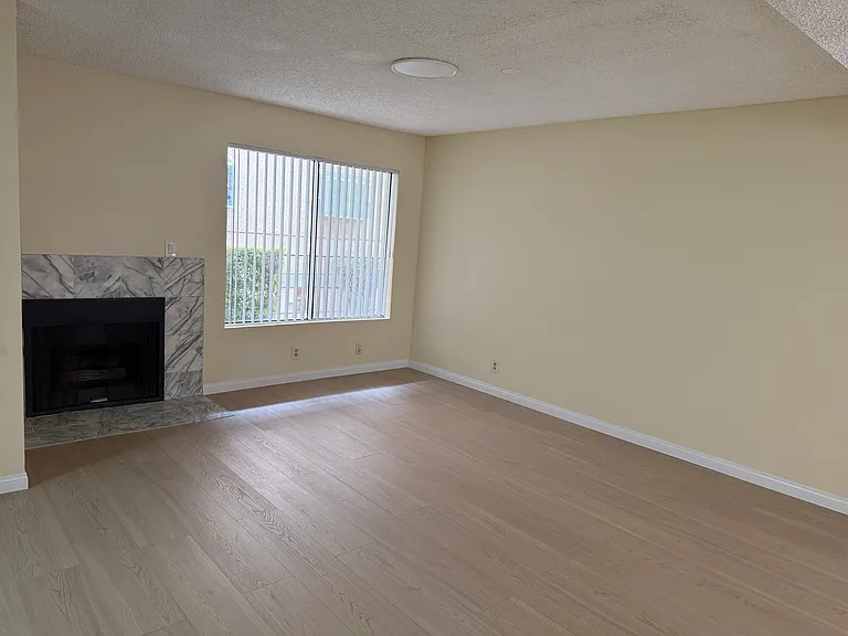 30 S Chapel Ave #D — Photo 2
