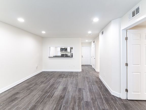 2nd image of 1943 Tamarind Ave APT 103