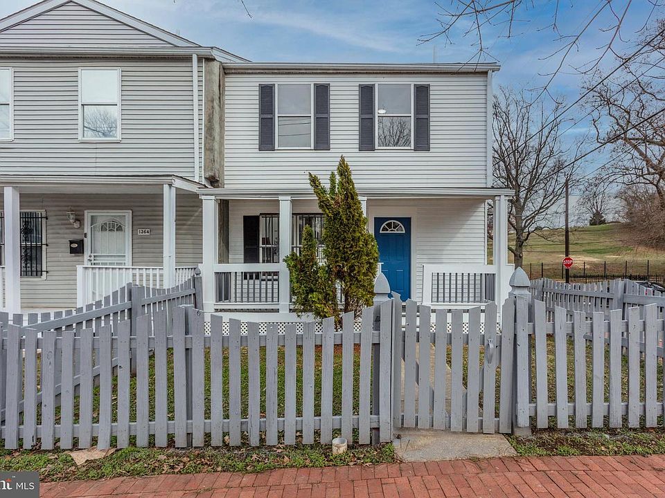 1st image of 1366 Valley Pl SE