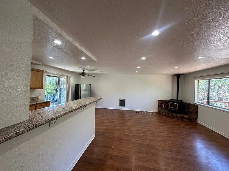 2100 Zermatt Dr — Photo 6