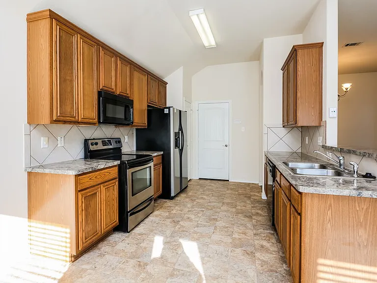 4913 Caraway Dr — Photo 7