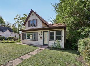 2229 Oak Hill Pl, North Saint Paul, MN 55109