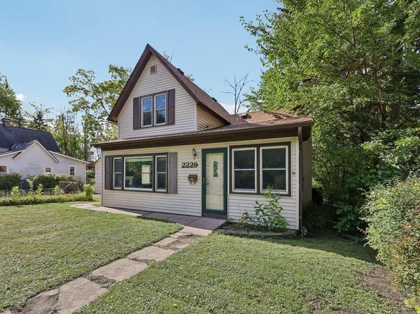 2229 Oak Hill Pl, North Saint Paul, MN 55109