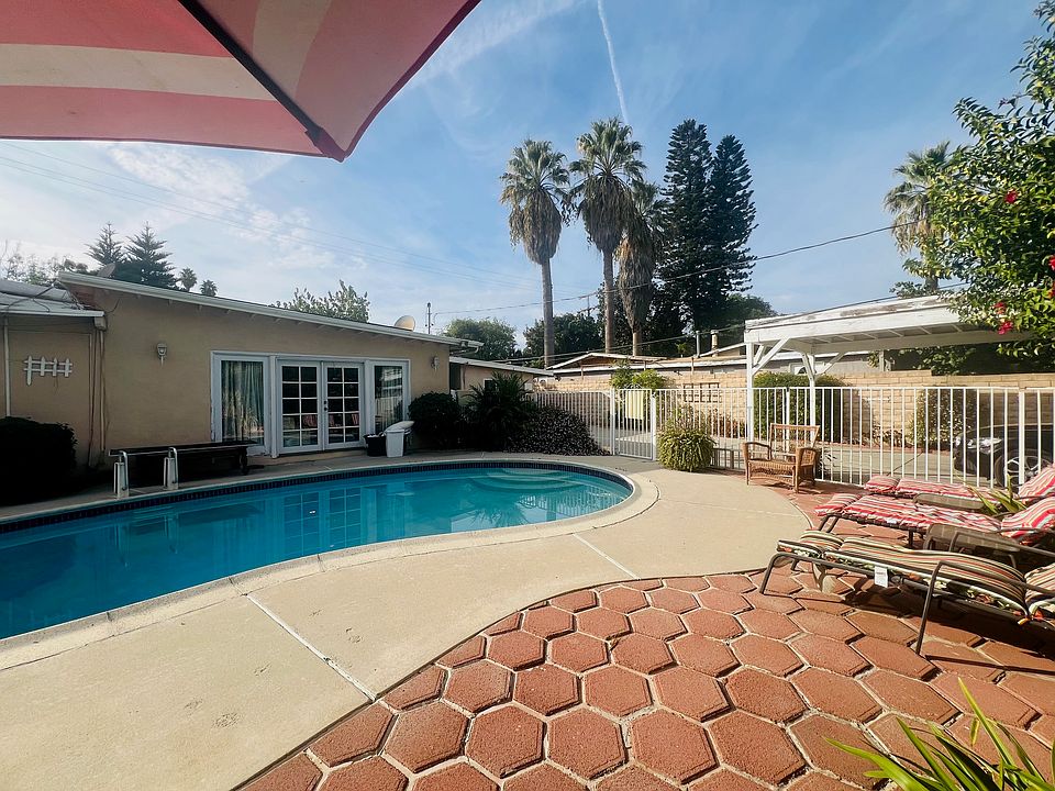 Pool area