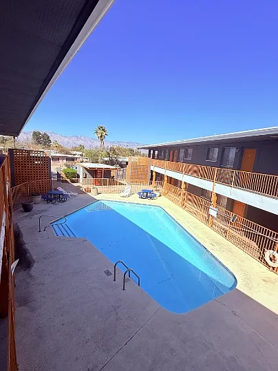 CATALINA VISTA APARTMENTS — Photo 26