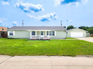 312 Forest Dr, Norfolk, NE 68701