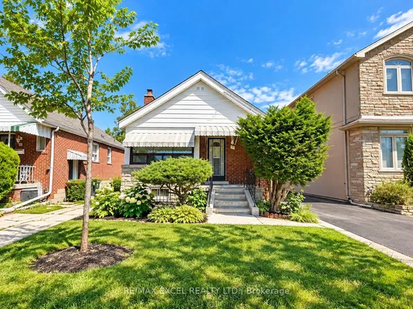 11 Hutton Ave, Toronto, ON M4C 3L2