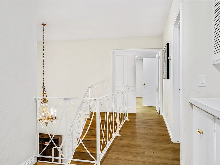 5400 Nagle Ave — Photo 8