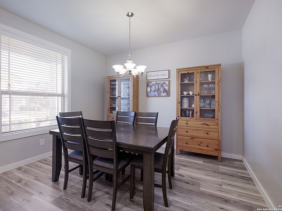 3rd image of 8807 Straight Oaks