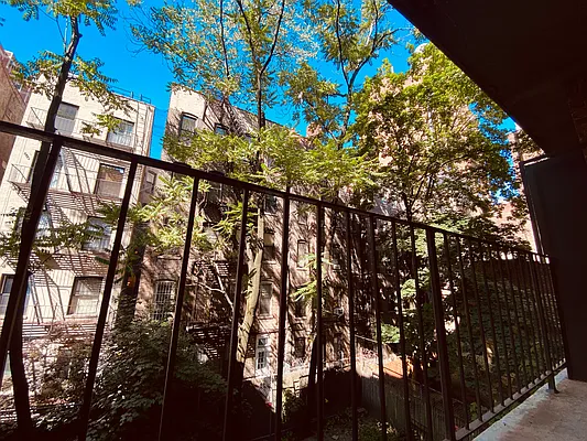 Rented by Metropolis Real Estate of Manhattan | media 6