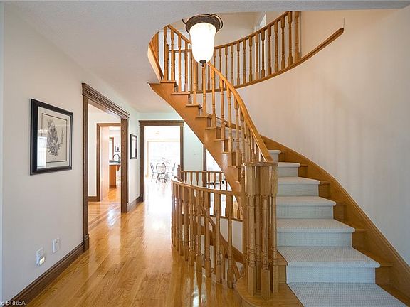 5th image of 42 Muirhead Cres