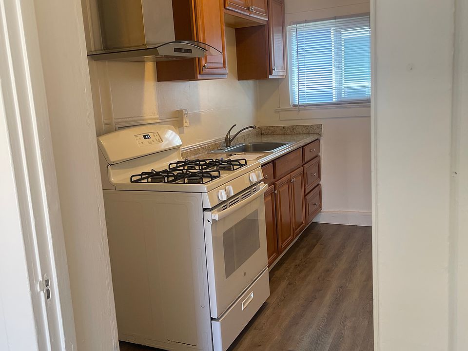 1st image of 221 Raymond St APT 6