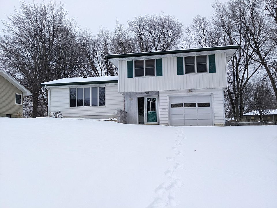 Tri level home, 1 car attached garage, double driveway.