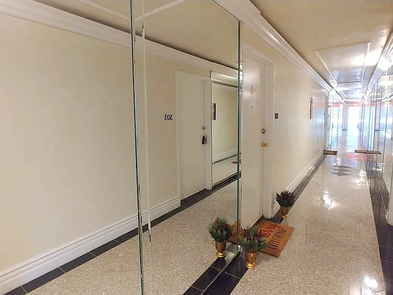 Carmel Heights Apts — Photo 12