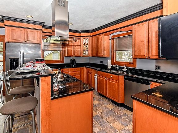 5th image of 53 Florence Ave