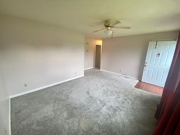 3rd image of 100 Bartlett Dr