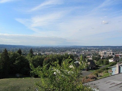 2nd image of 2106 5th St SE