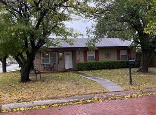 112 W Oak St, Olney, TX 76374