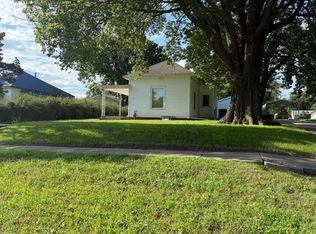 811 W 3rd St, Beloit, KS 67420