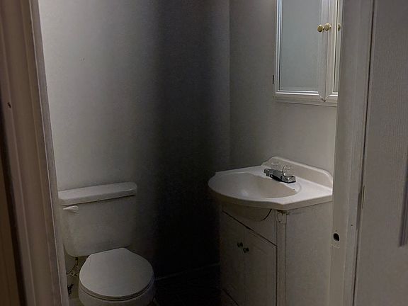 4th image of 1832 S Glenn Ave