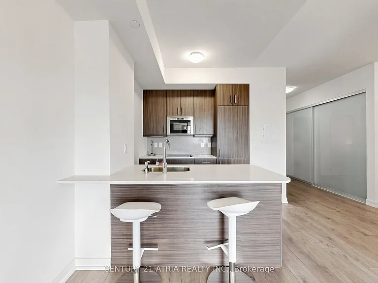 297 College St #910 — Photo 17