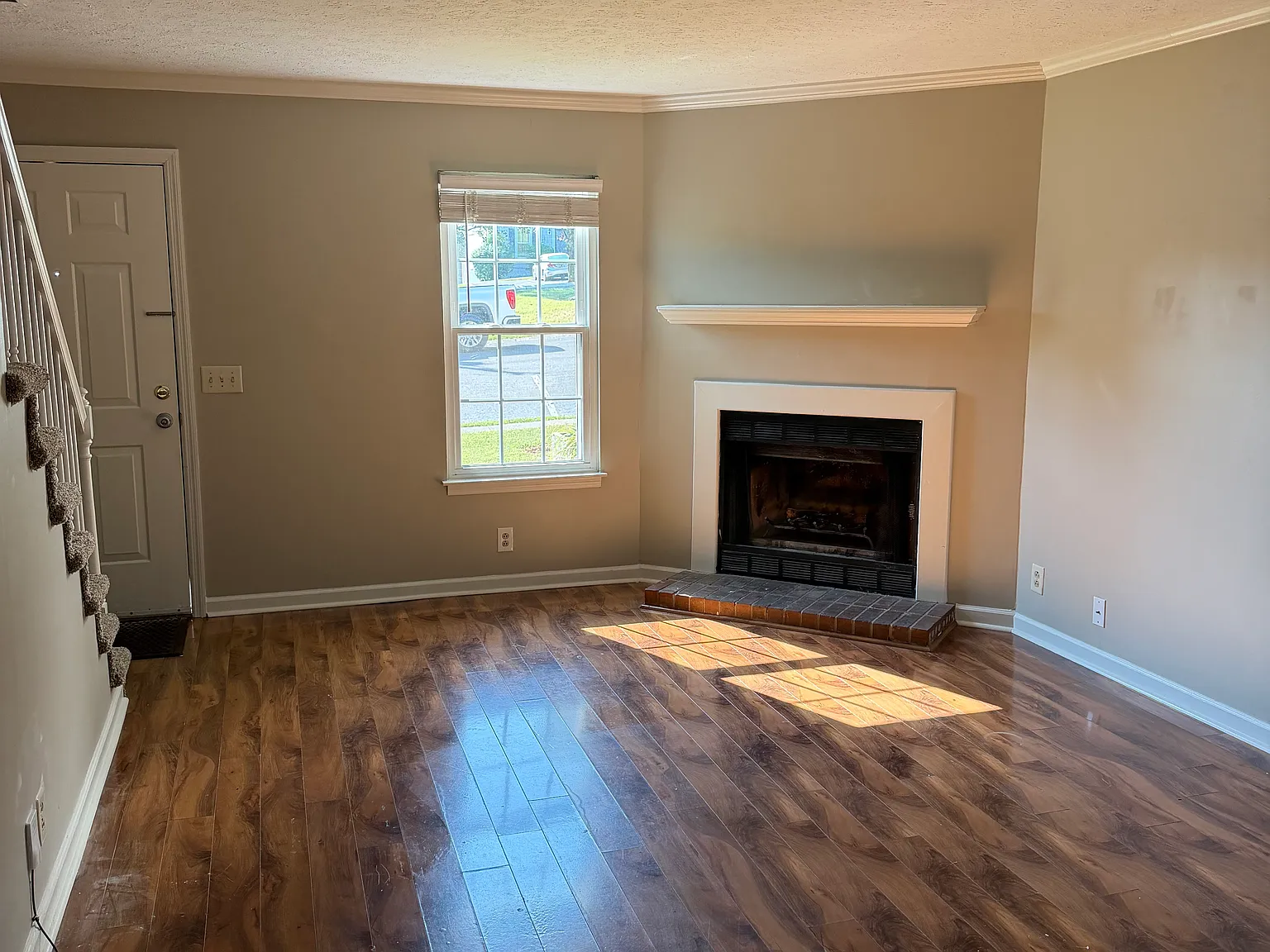 2 bed, 1.5 bath, 1020 sqft, $1,550 — Photo 3
