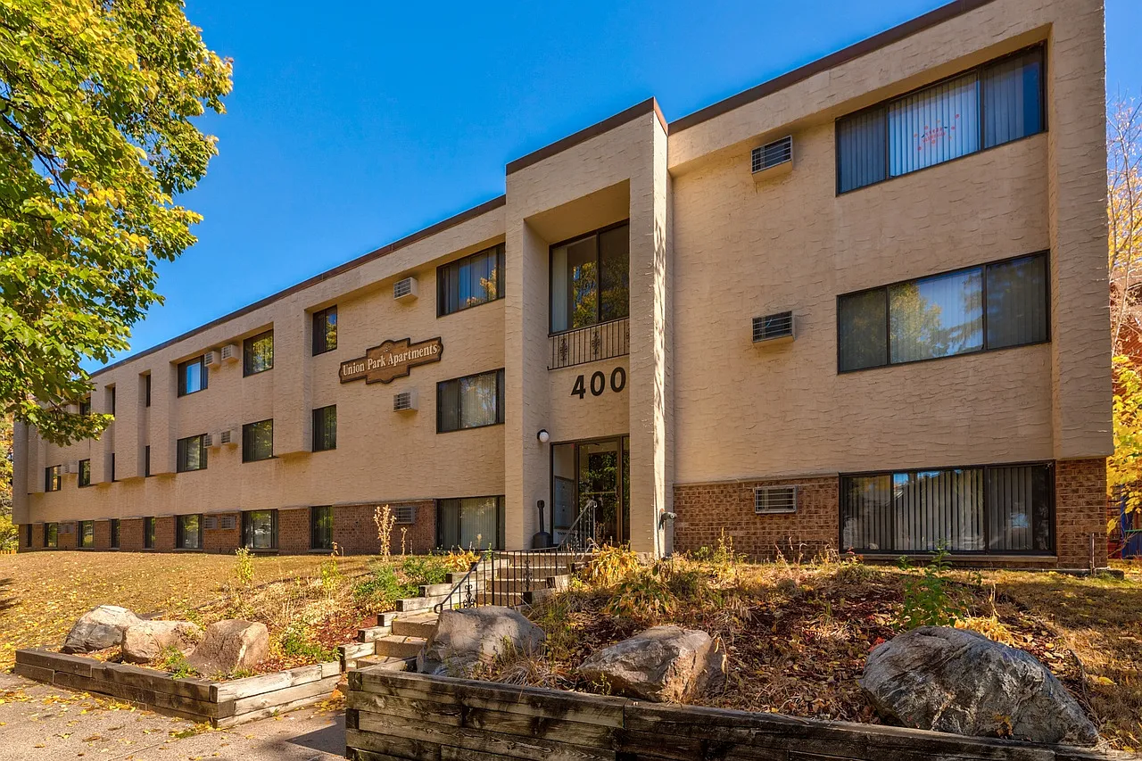 Union Park Apartments — Photo 1