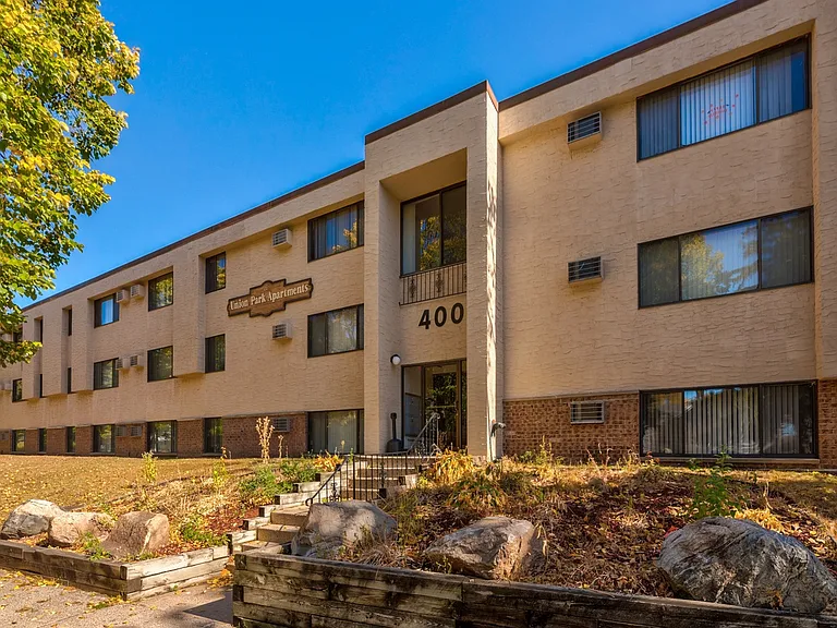 Union Park Apartments — Photo 1