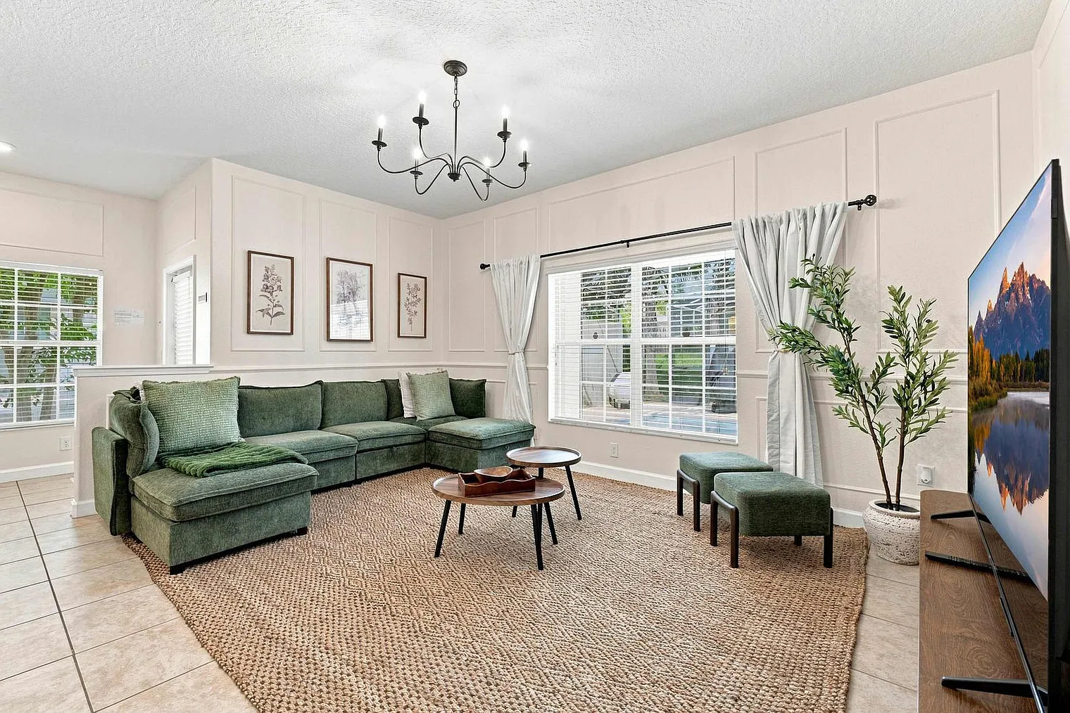 5 bed, 4.0 bath, 2023 sqft, $8,107 — Photo 2
