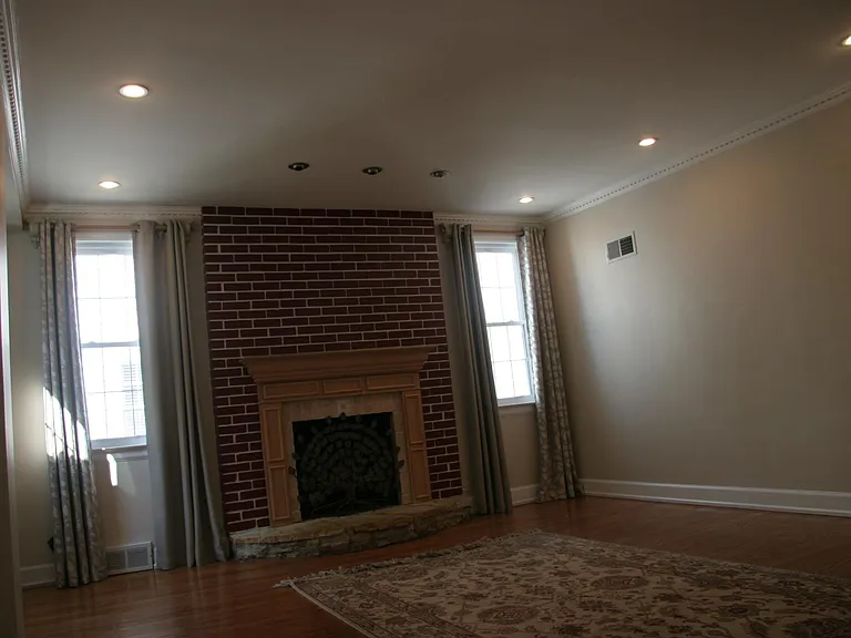 909 Mason Ln — Photo 3
