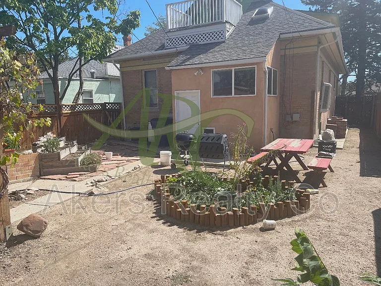123 Van Buren St #DOWNSTAIRS — Photo 2