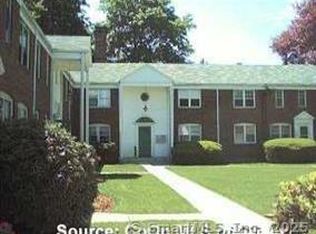 52 Robin Rd APT B1, West Hartford, CT 06119