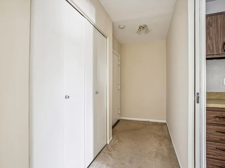9712 Kingsbridge Dr #303 — Photo 2