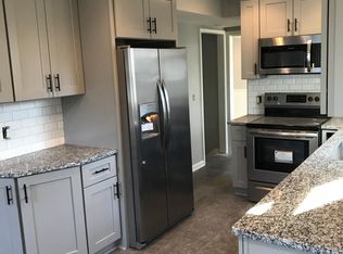 405 Crest Dr, Papillion, NE 68046