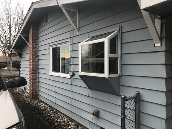 5th image of 7611 49th Dr NE
