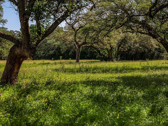 5th image of 330 N Nassau Rd