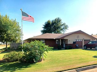 2501 Indian Dr, Enid, OK 73703