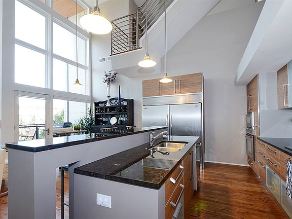 2nd image of 1956 N Wilmot Ave #4