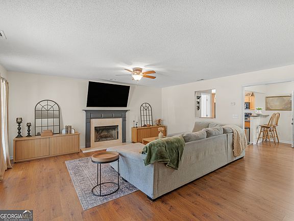 5th image of 165 Brasch Park Dr
