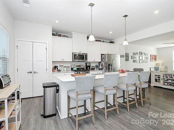 5th image of 104 Helm Ln #B